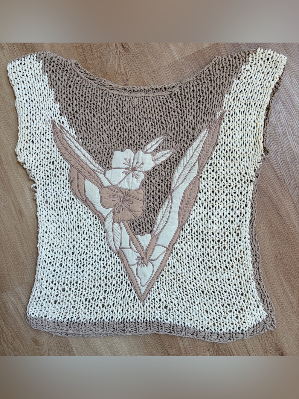 Vintage Knitted Floral Appliqué Sleeveless Top Cream Tan Medium